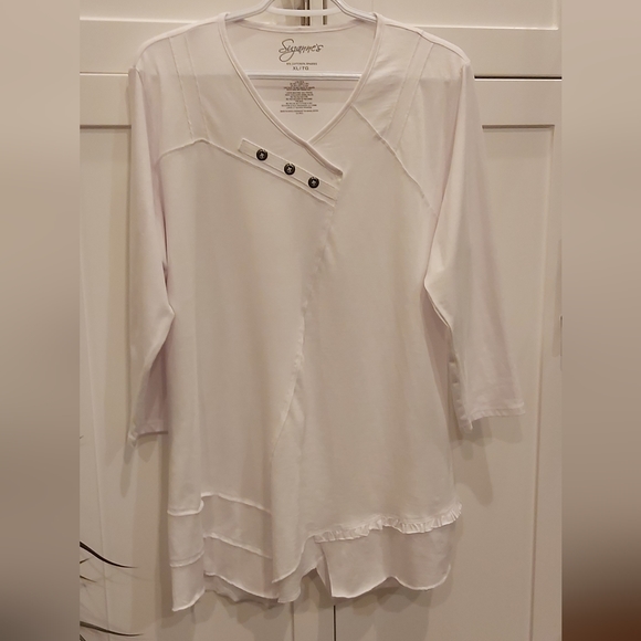Suzanne's white tunic top - Picture 7 of 7